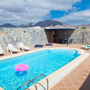 https://villa-vacacional-rubicn-i.in-canary-islands.com