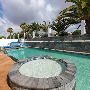 https://primera-luxury-house.in-canary-islands.com